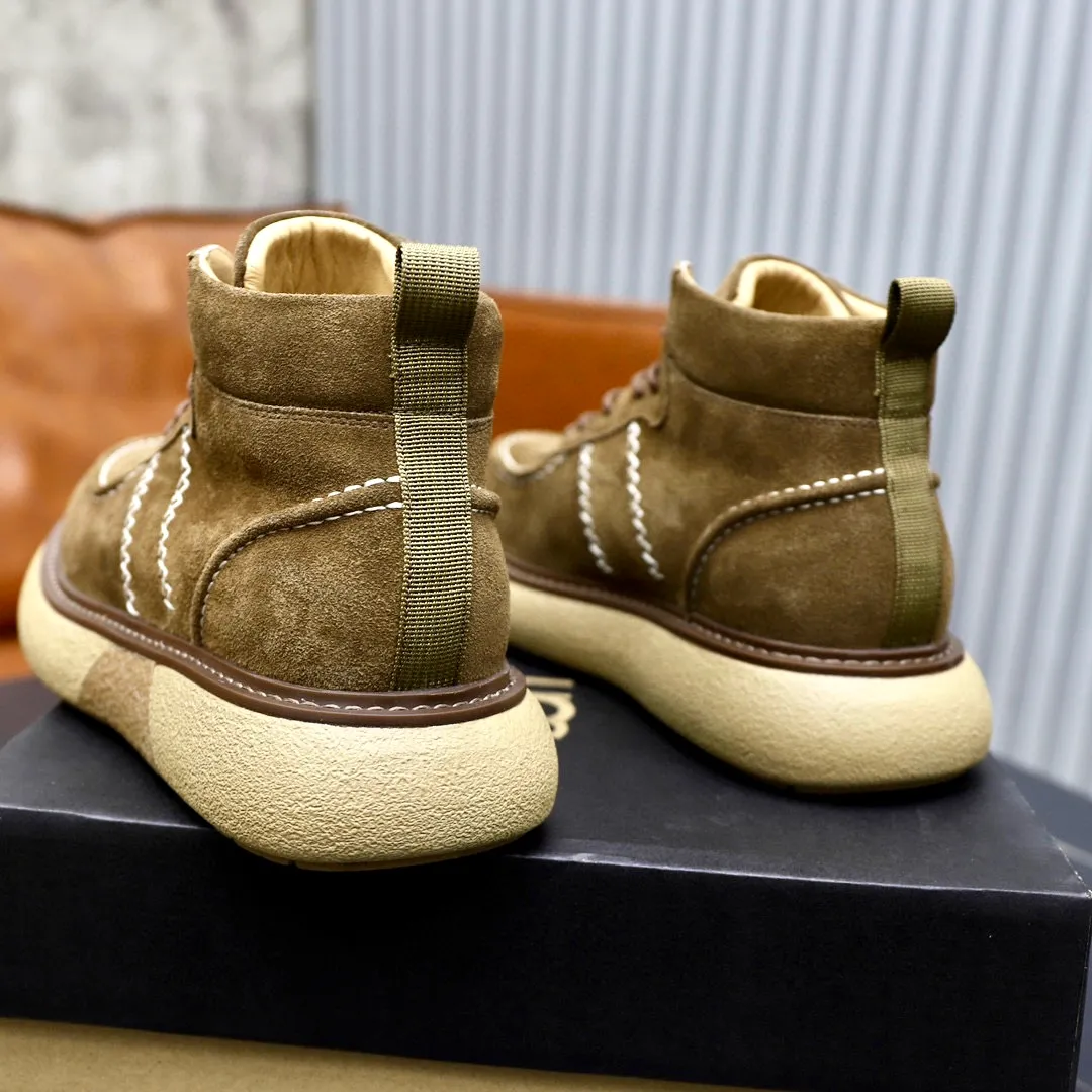 Ex-factory price: 640💰Thick wool imported from Australia Brand: UGG genuine purchasing agent Size: 38-44 Grade: Official website 1:1 Material: First layer of genuine leather waterproof and antifreeze upper Real wool lining Original non-slip soft wear-resistant outsole Style category: Men's casual shoes Trendy style Comfortable on the feet Color: Official website color synchronization